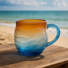 Lade das Bild in den Galerie-Viewer, Sonnenkuss – Handgemachte Tasse im Farbspiel des Sonnenuntergangs