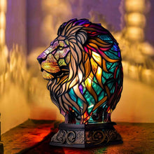 Lade das Bild in den Galerie-Viewer, LeuchtLöwe - handgefertigte Lampe, die Herzen erstrahlen lässt

